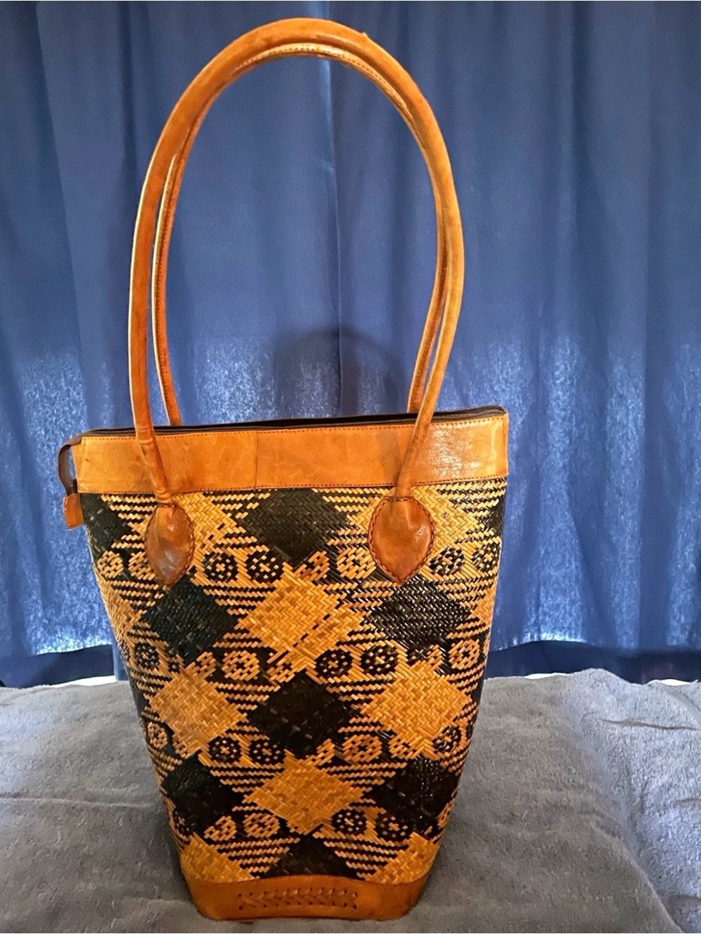 Tiruray Tribe Tall Straw Woven
Geometric Bag/ Tote Leather Trim & Handles GUC